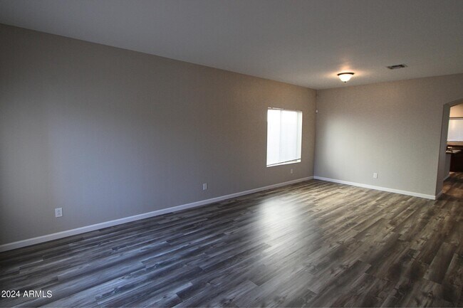 Foto del edificio - 43003 W Magnolia Rd