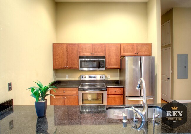 Foto del edificio - Rare Loft Condo,  Granite Countertops, W/D Included