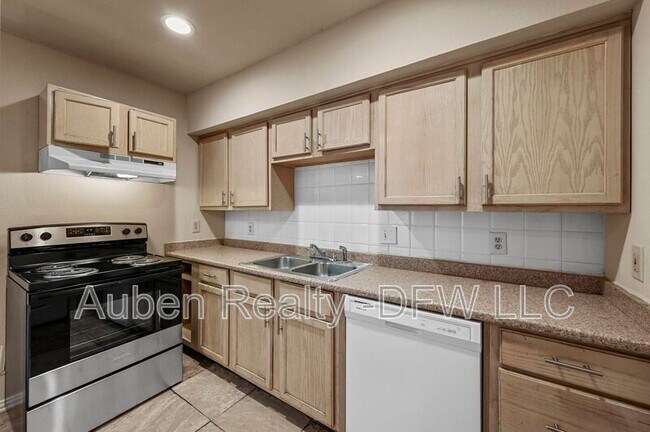 Building Photo - 902 Wentwood Dr