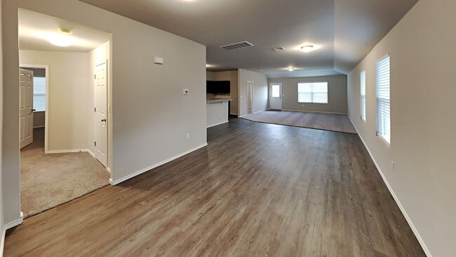 Building Photo - A Very Nice 3 Bedroom 2 Bath Home in Yukon Schools