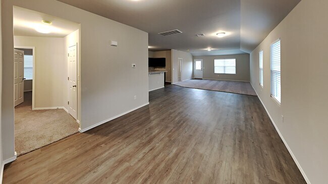 Foto del edificio - A Very Nice 3 Bedroom 2 Bath Home in Yukon Schools