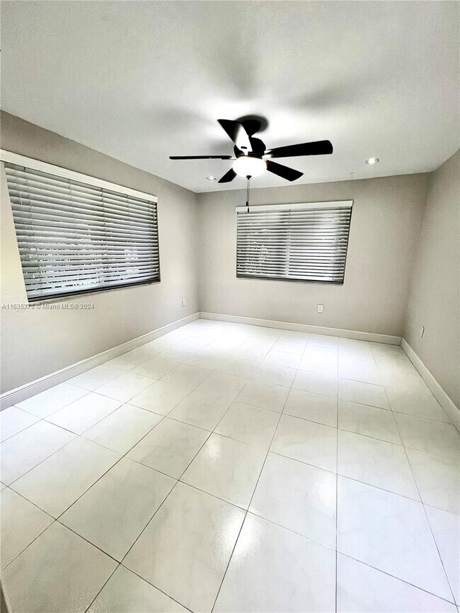 Foto del edificio - 9404 SW 77th Ave