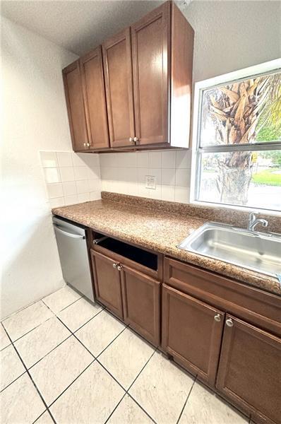 Foto del edificio - 5708 Blueberry Ct