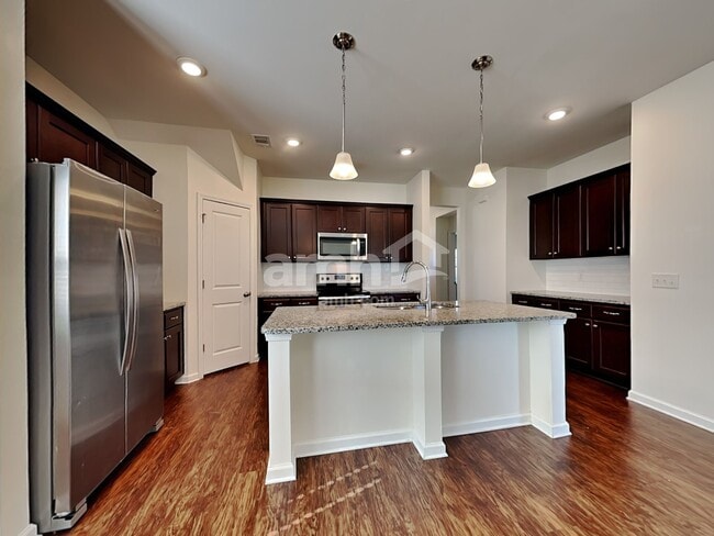 Building Photo - 321 Crabapple Cir