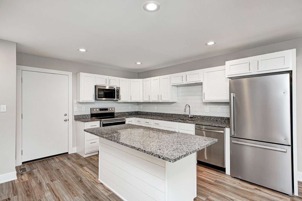 Primary Photo - Auburn West Apartments