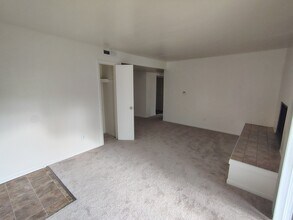 Building Photo - 600 Reusens Rd