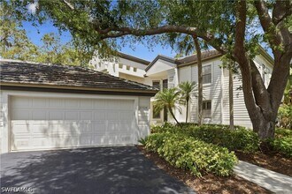 Building Photo - 27038 Oakwood Lake Dr