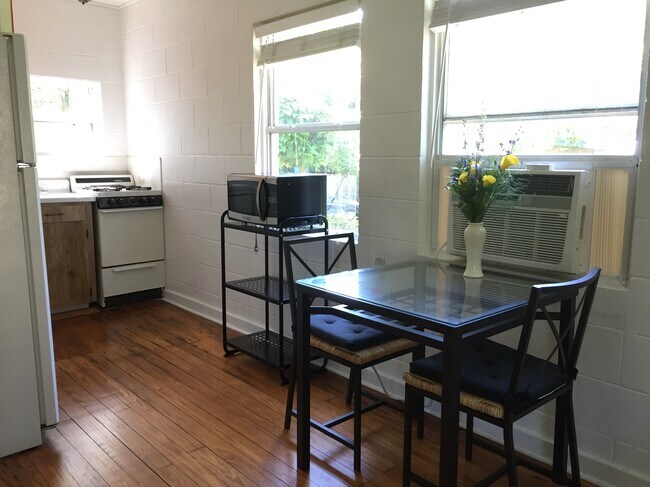 Foto del edificio - 236 W Michigan Ave