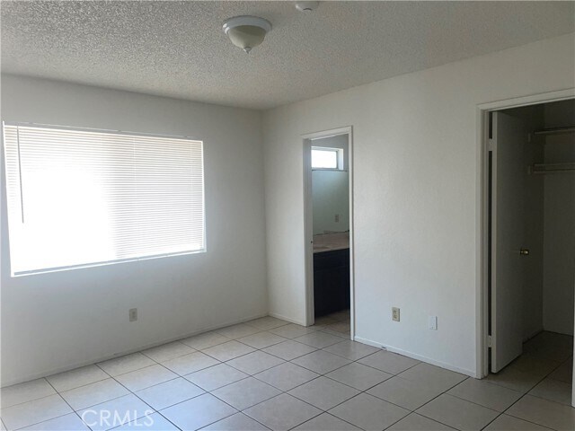 Foto del edificio - 15398 Bear Valley Rd