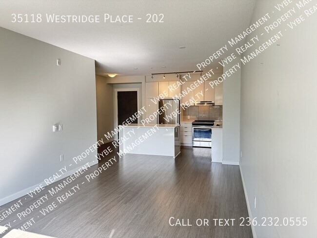 Photo du bâtiment - ?? Bright Courtyard Condo @ Elmstone– 2 Parking Spots