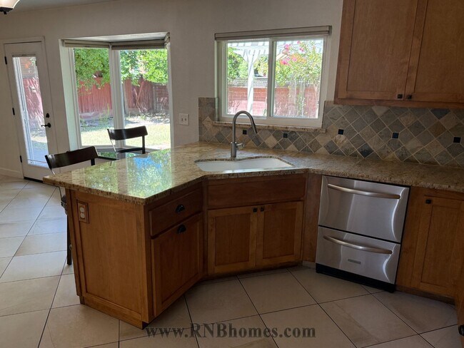 Foto del edificio - 8301 Dalkeith Way