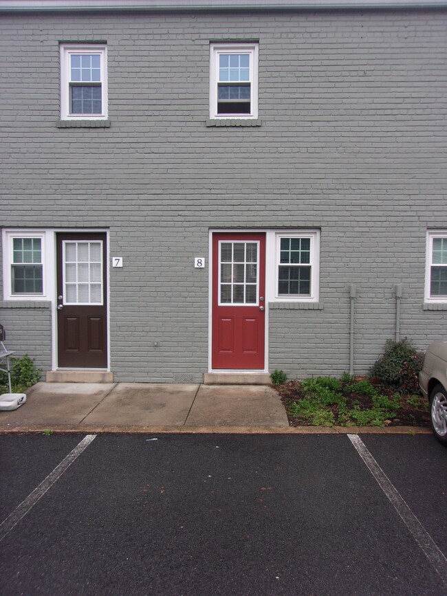 Building Photo - 740 N Monroe St