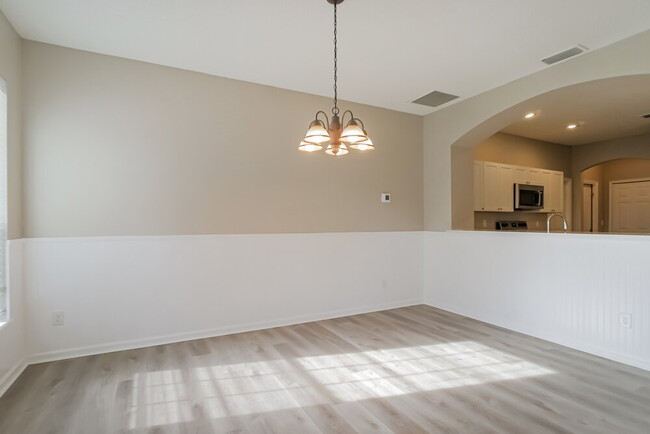 Building Photo - 328 Whisper Ridge Dr
