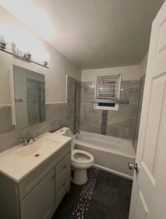 Foto del edificio - 13313 S Eberhart Ave