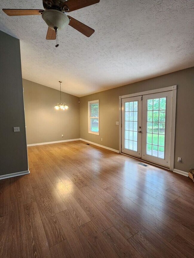 Building Photo - 7025 Pantego Dr