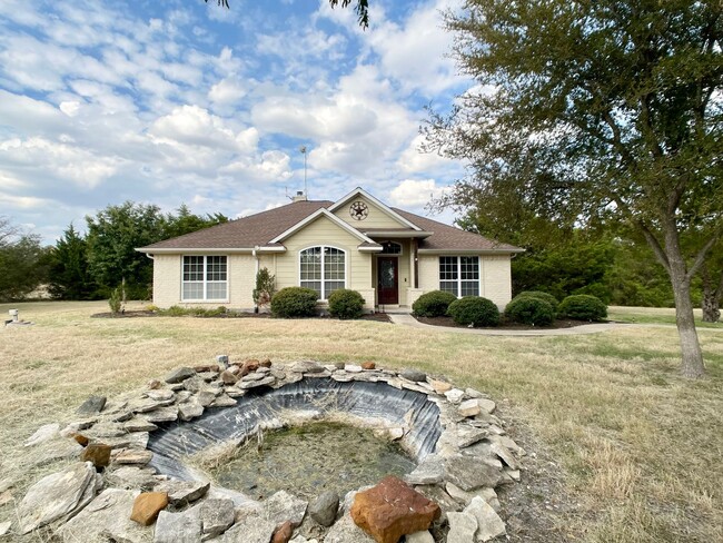 Building Photo - Large 4/2 Ranch-Style Home in Manor TX