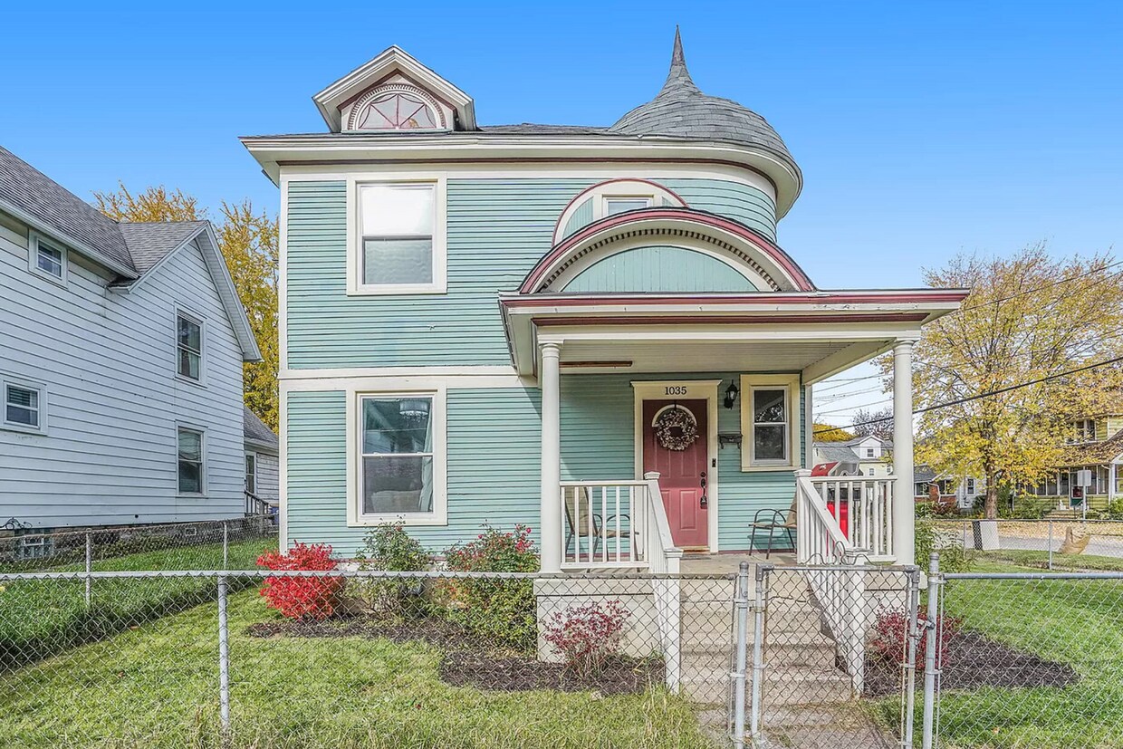 Foto principal - 1035 Jackson St NW