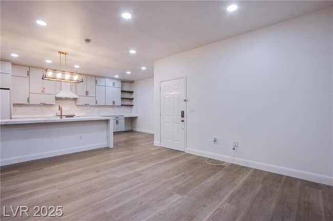 Foto del edificio - 7255 W Sunset Rd