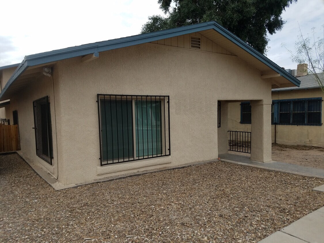 Foto del edificio - 1127 N Tyndall Ave
