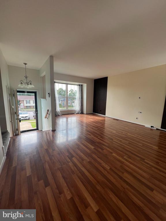 Foto del edificio - 2057 Putnam Rd