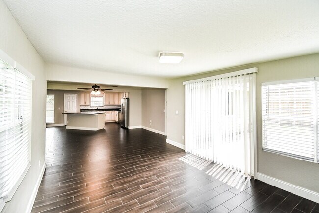 Building Photo - 3477 Docksider Dr S