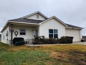 Building Photo - 105 Macaw Ave