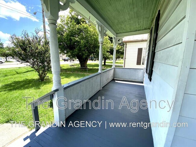 Foto del edificio - 909 13th Street SE