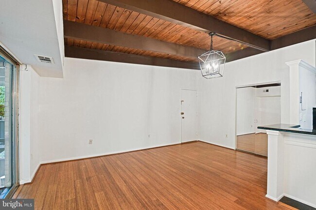 Foto del edificio - 7857 Enola St