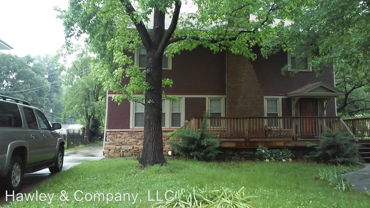 Primary Photo - 700 W 74th St