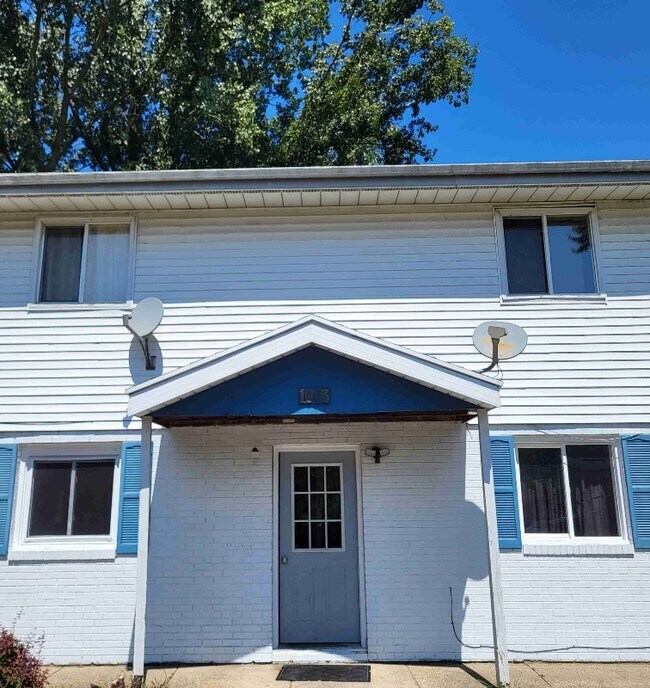 Building Photo - 1003 Colonial Dr