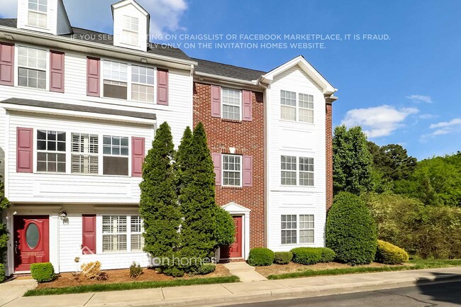 Foto del edificio - 10045 Treeside Ln