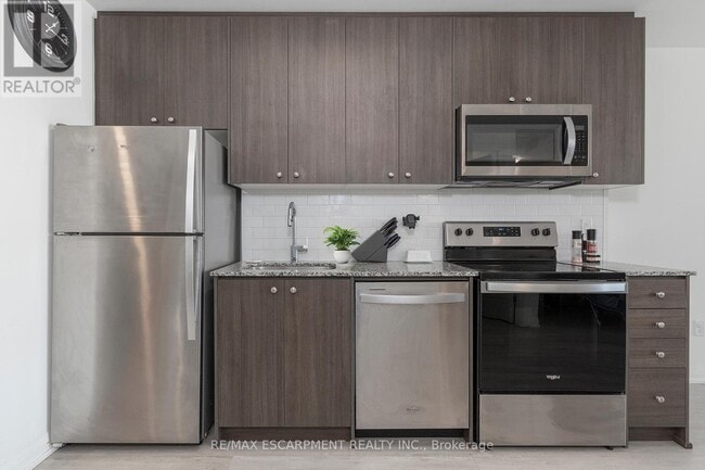 Building Photo - 1415 Dundas St E