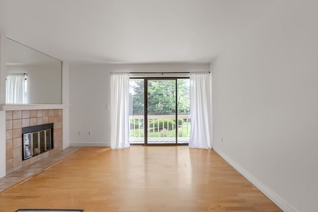 Building Photo - 2BD/2BA Condo in Can't beat Boulder Location!