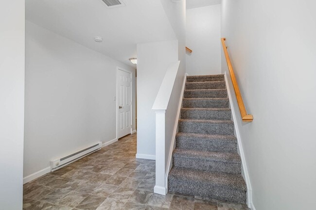 Building Photo - 282 Fieldstone Ct
