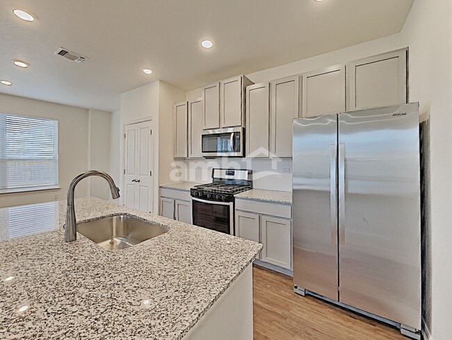 Building Photo - 2740 Spencebrook