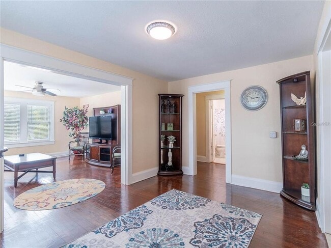 Building Photo - 103 E Mohawk Ave