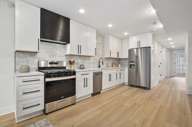 Foto del edificio - 3104 N Sacramento Ave