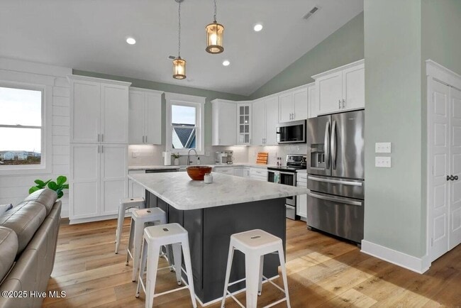 Building Photo - 3547 Island Dr