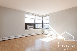 Building Photo - 445 W Wellington Ave