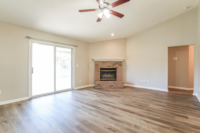 Building Photo - 2708 Salina Ct