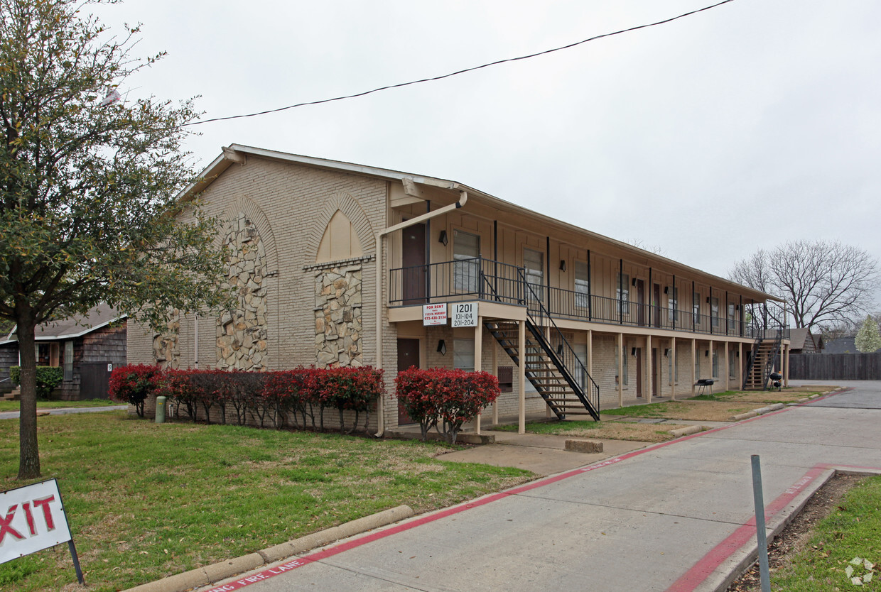 Primary Photo - 1201 N Nursery Rd