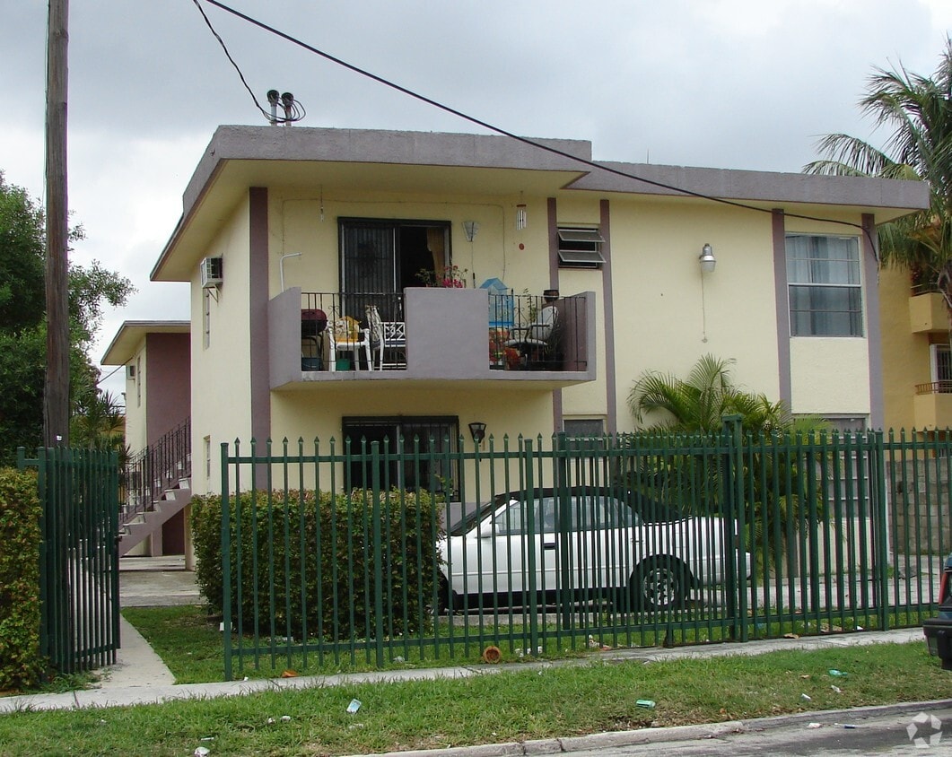 Building Photo - 1361 SW 4th St
