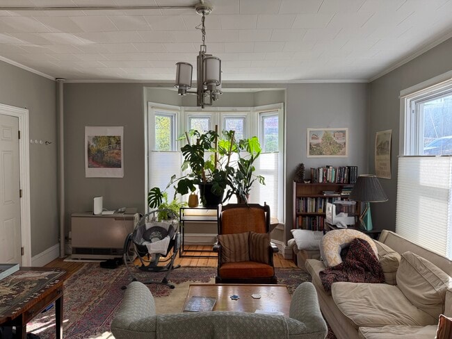 Building Photo - 10 Gilman St