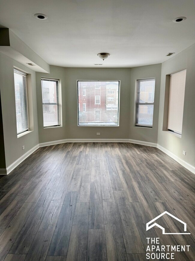 Building Photo - 6913 S Paxton Ave