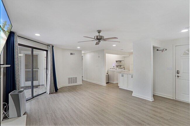 Building Photo - 1379 Keys Lake Dr NE