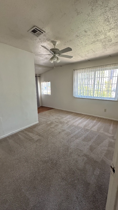 Building Photo - 4640 Clairemont Dr