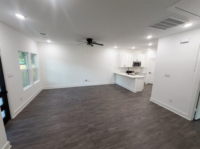 Building Photo - 5838 Beldart St