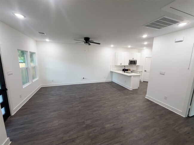 Foto del edificio - 5838 Beldart St