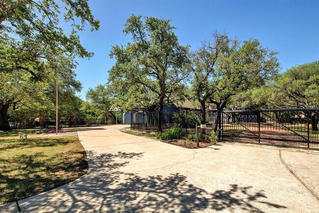 Building Photo - 7813 Texas Plume Rd