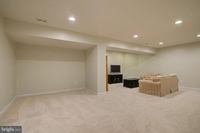 Building Photo - 1804 Woods Edge Dr NE